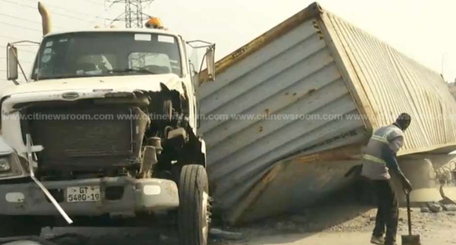 Truck crashes into concrete railing on Pokuase interchange