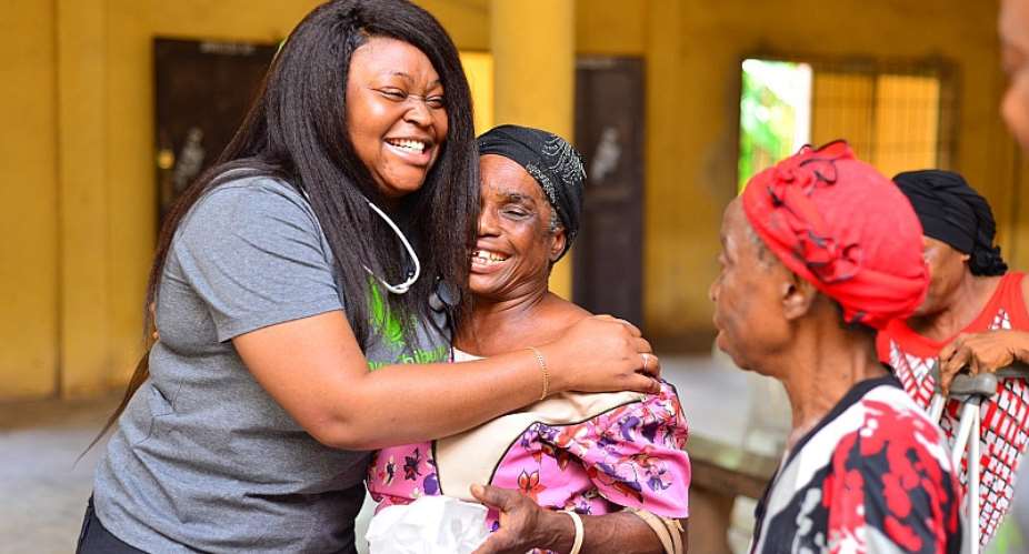 US Based Philanthropist, Chinwe Chibuike Marks Birthday In Nigeria,Visit Abia Hospital For Impact Outreach
