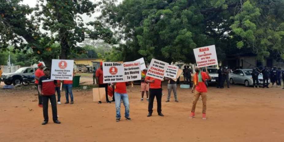 VIDEO Ghana is hot; our girlfriends are moving to Togo – Justice 4 Ghana stage demo to Parliament