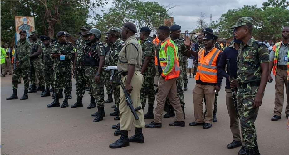 Police officers stand in a line during a demonstration in Lilongwe, Malawi, on November 26, 2021. Officers seized the phone of Zodiak Broadcasting Station reporter Raphael Mlozoa while he was photographing an anti-government demonstration on November 30, 2023, and deleted his photos, according to news reports. Photo: AFPAmos Gumulira