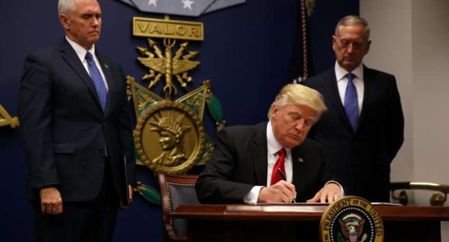 Trump executive order: US judge temporarily halts deportations