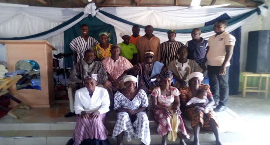 The traditional ruler and the stakeholders in group picture after the stakeholder's  engagement forum