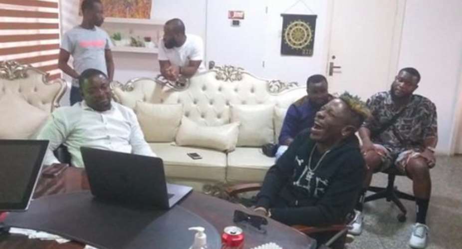 Photo Shatta Wale Chops Legon Cities FC's 400k Just To Promote Their Match Against Kotoko