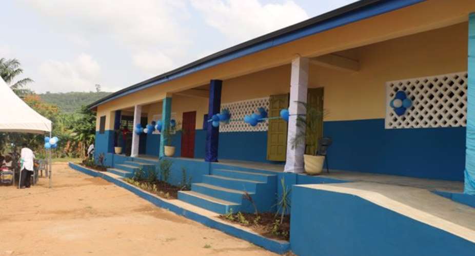 HFC Bank Ghana builds pre-school complex for Manchie Community