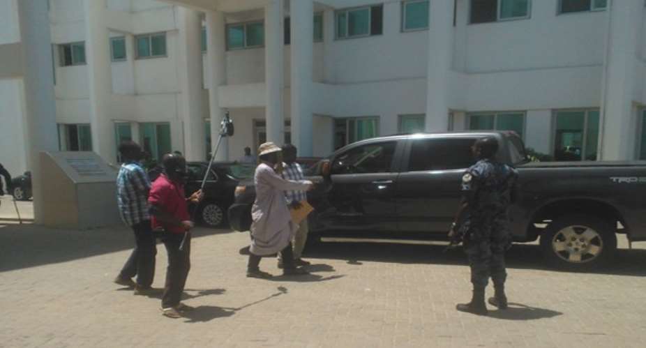 Anas Storms Bar Confab – As Judges Panic