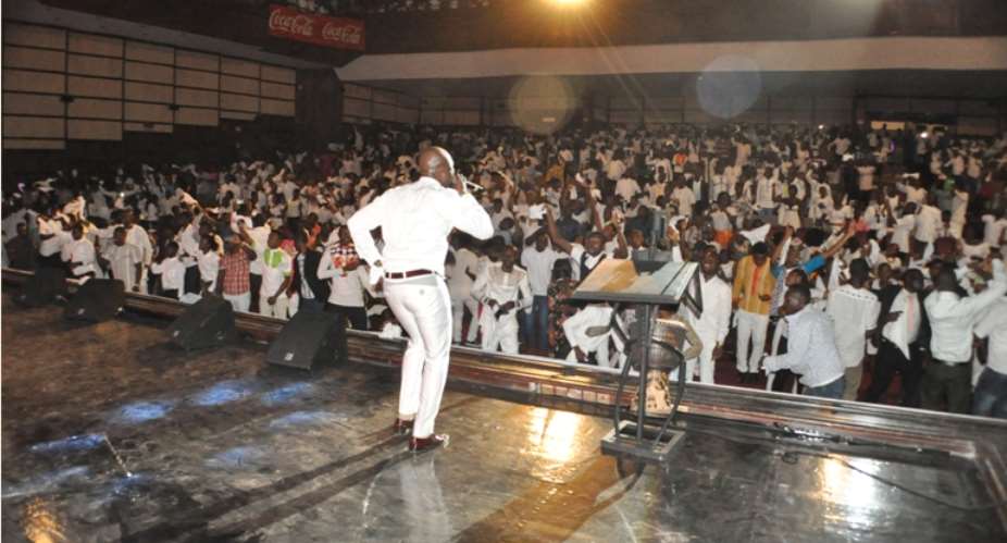 Stratcomm Africa Praise Jam 2015 Lights Up Accra As Thousands Worship