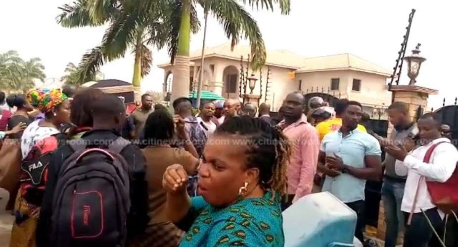 Menzgold Customers Vex Police For Blocking Their March To Petition Presidency