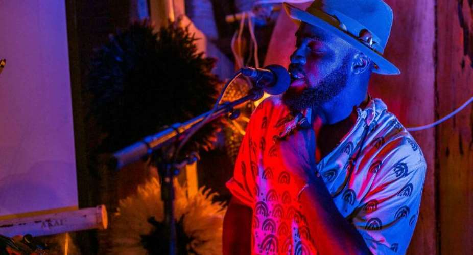 M.anifest Premieres Short Musical Film, Simple Love Coupled with Sensual Performance