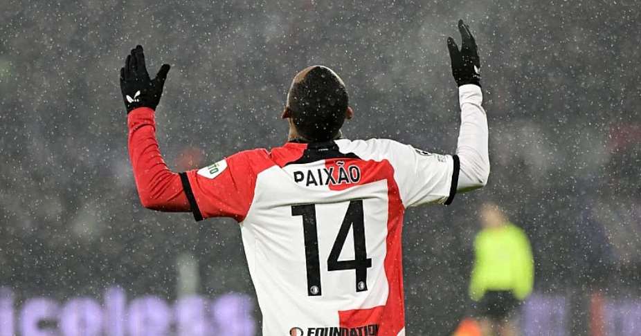 Champions League pay-offs: Paixao scores winner as Feyenoord stun Milan in front of raucous crowd