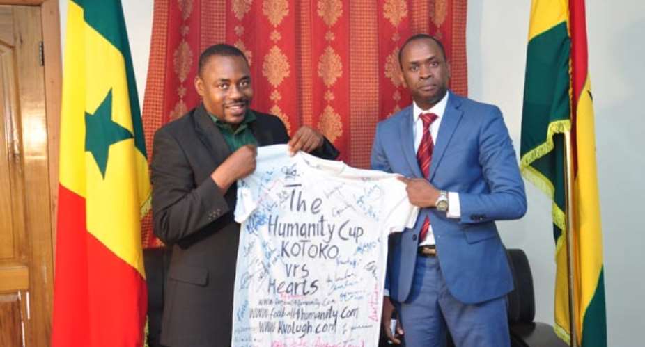 AlhassanL and Khady Cisse displaying the Humanity Peace Jersey