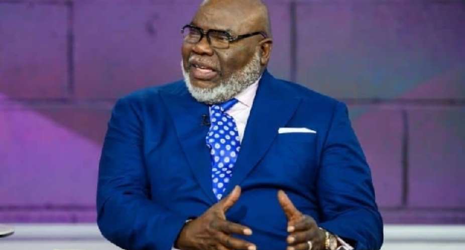 Many Ghanaians wore 'meagre' clothes, used 'dirt roads' 7years ago but 'great leader' Akufo-Addo has changed all that – T.D. Jakes
