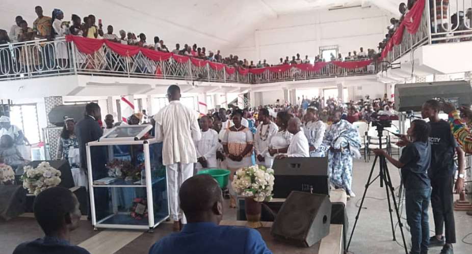 O/R: Kadjebi Church of Pentecost holds mass wedding for 17 couples