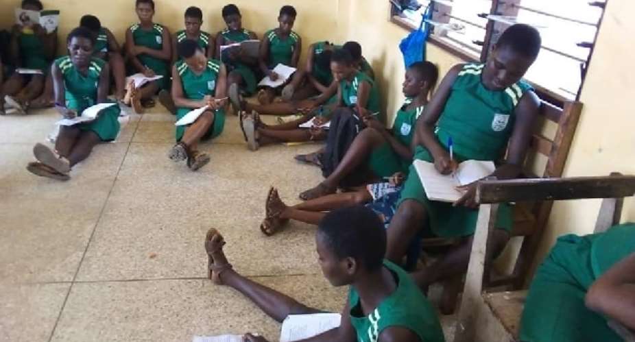 Free SHS: This Is How Ningo SHTS Students Sit, Lie On Their Stomach To Study