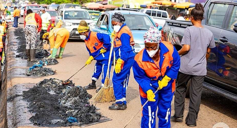 Onua FM, Zoomlion lead massive cleanup exercise at Madina Market