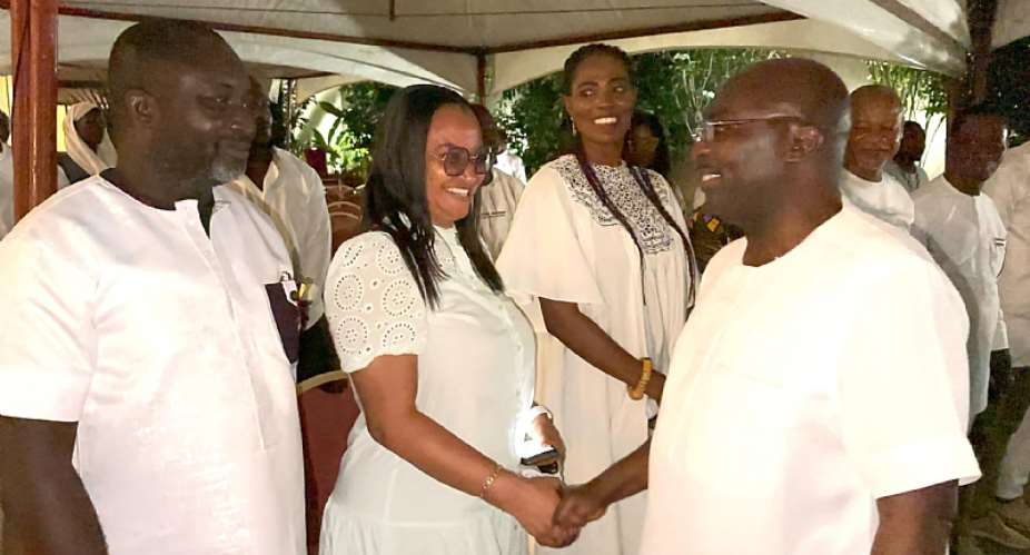 Dr. Bawumia exchanging handshake with members of the group