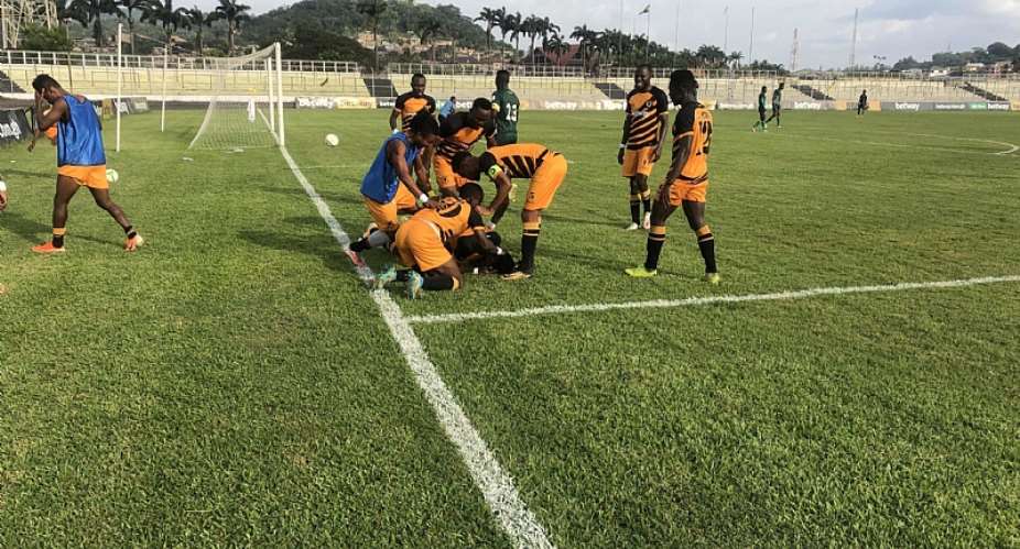GHPL: Midfielder David Abagna nets brace to help Ashanti Gold SC hammer Aduana Stars 4-0