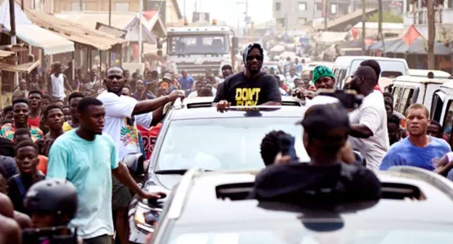 Sarkodie storms Berekum with electrifying performance