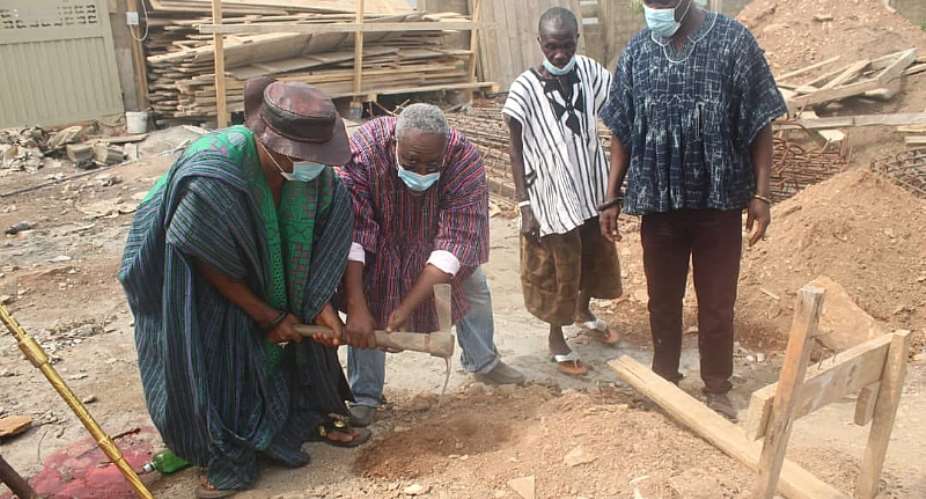 Berekuso Chief cuts sod for the construction of ultra-modern STEM-based basic school