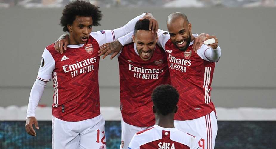 Aubameyang rescues Arsenal against Benfica after Europa League scare