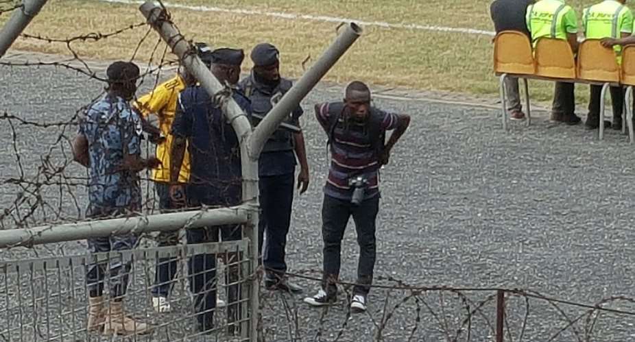 AshantiGold thug prevents physically assaults Asante Kotoko photographer on suspicion of carrying juju