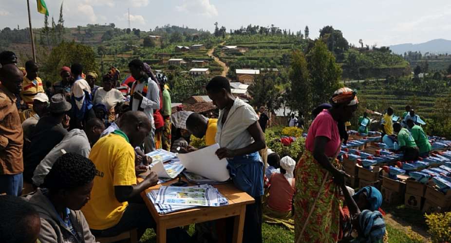 Tubeho Neza community distributions of household water filters and cookstoves in western Rwanda in 2014.  - Source: Evan Thomas