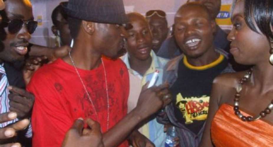 9ice signing autographs for fans last night
