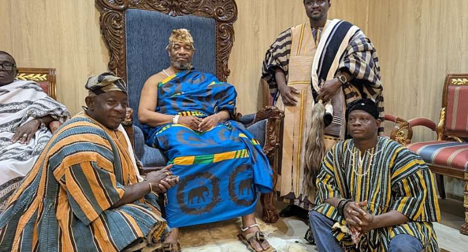 Ga Mantse, King Tackie Teiko Tsuru II in group photograph