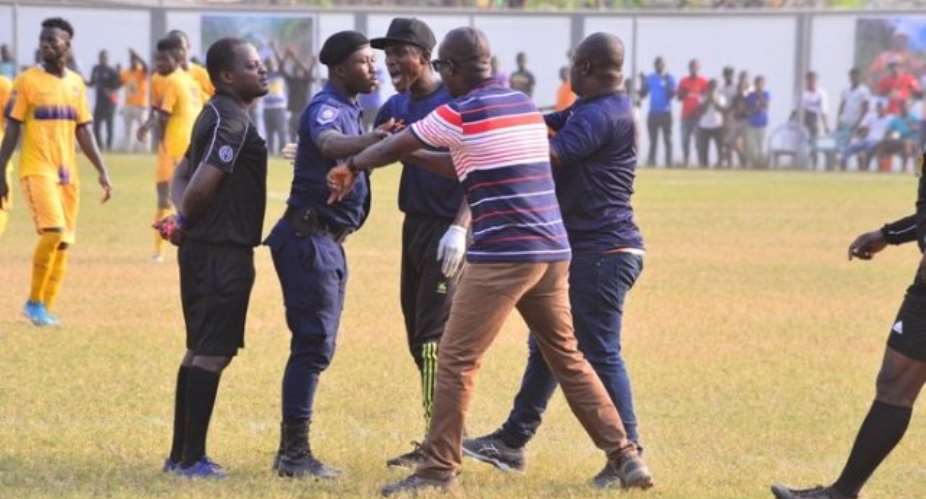 Bechem Utd Coach Kwaku Danso Faces Potential Ban After Invading Pitch To Confront Referee