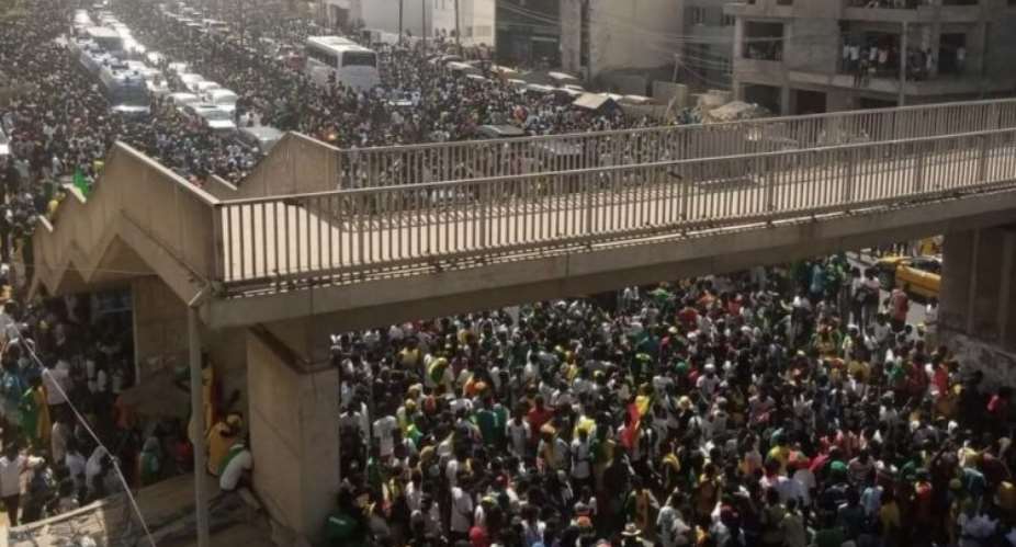 2021 AFCON: Millions flood the streets of Dakar to welcome champions Senegal team VIDEO