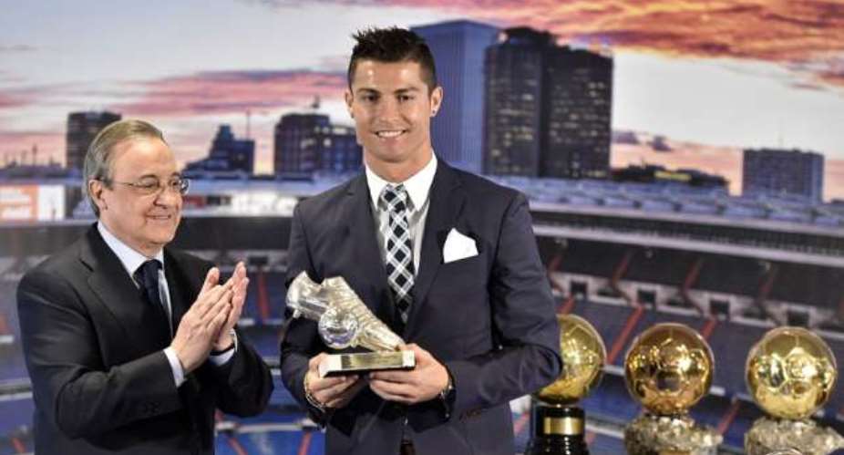 PHOTOS: Ronaldo receives award for breaking Real Madrid scoring award