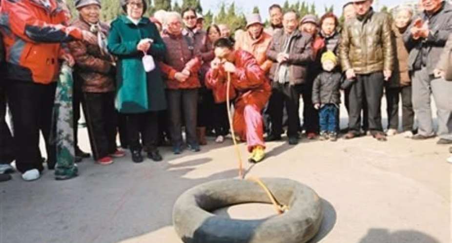 Chinese man inflates tyre tube with his nose