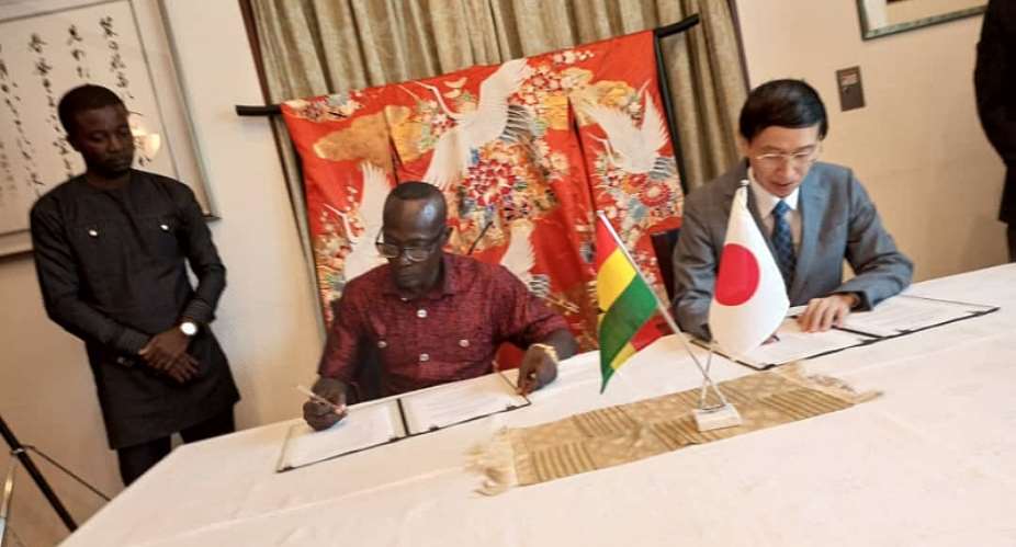 Akrofuom DCE signs agreement with Japanese Embassy for construction of CHPS Compound at Yaadome