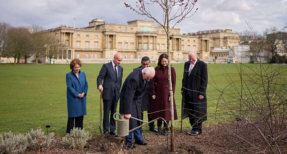 His Majesty The King Plants a Tree to Commemorate Pan-Commonwealth Commitment to The Queen’s Commonwealth Canopy