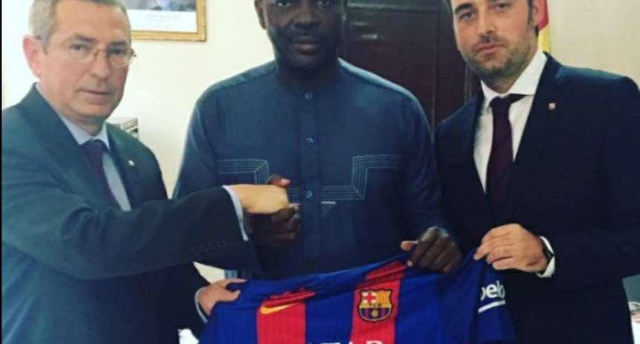 Sports Minister holds fruitful discussions with Barcelona
