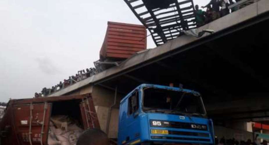 Two containers fall off at Kwame Nkrumah interchange