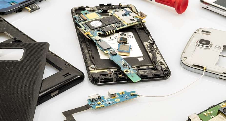 'Theres a spiritual reason' — Phone repairer reveals why they toss people