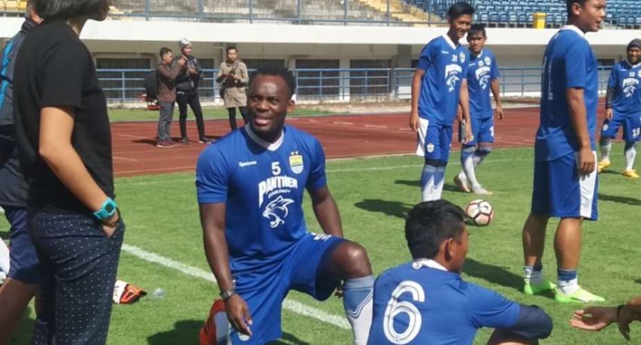 Michael Essien Returns From Injury To Play For Persib Bandung In Training Match