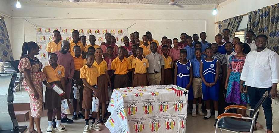 Cross section of the competing schools on the 1992 Constitution held in Kassena-Nankana Municipality , UER