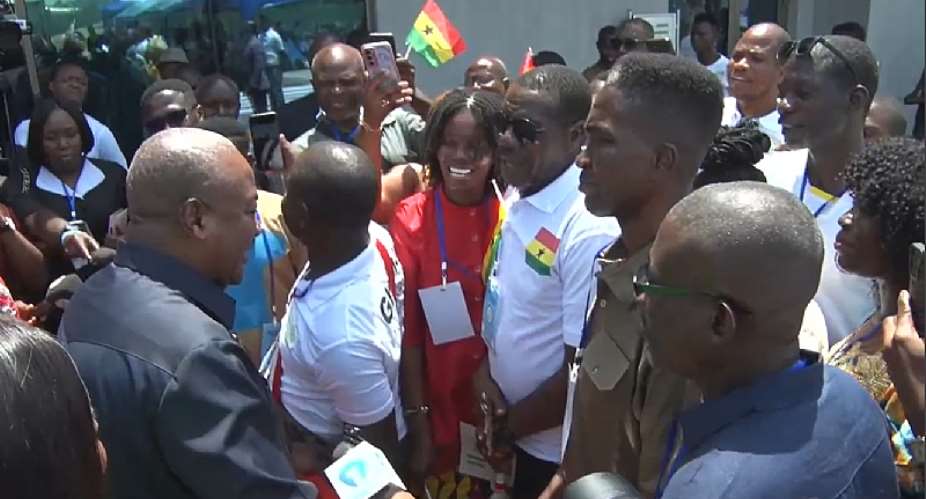 Massive excitement as President Mahama meets Ghanaian community in Sierra Leone