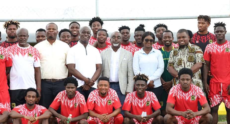 Asante Kotoko: Newly appointed board chairman James Osei Brown visits players ahead of Nations FC encounter