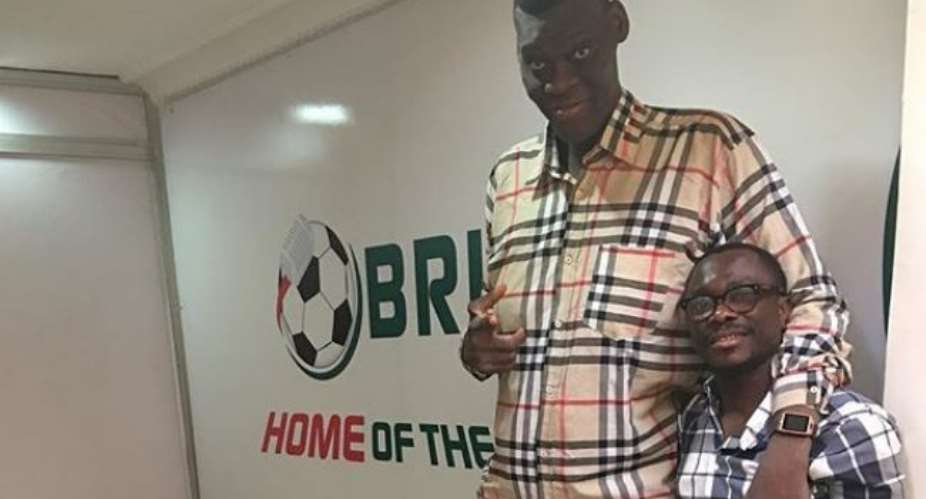 Comedian, Julius Agwu Meets with Tallest Man at Brilla FM