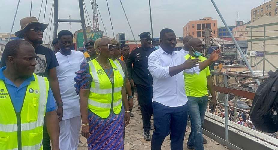 Ashanti Regional Minister stops rebuilding at Adum PZ Fire site