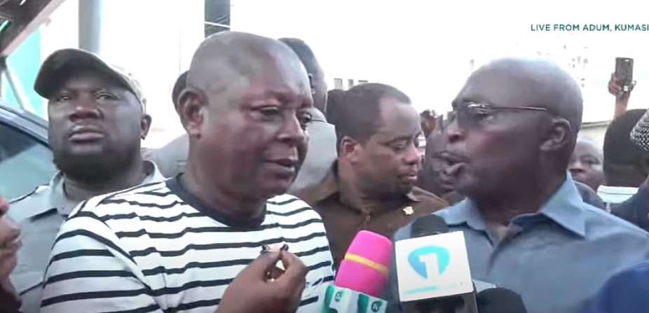 Bawumia donates GH¢200,000 and 1000 bags of cement to Adum fire victims