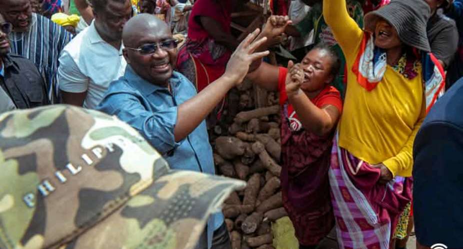 Bawumia storms Kumasi as Adum traders chant Bawumia b3ba