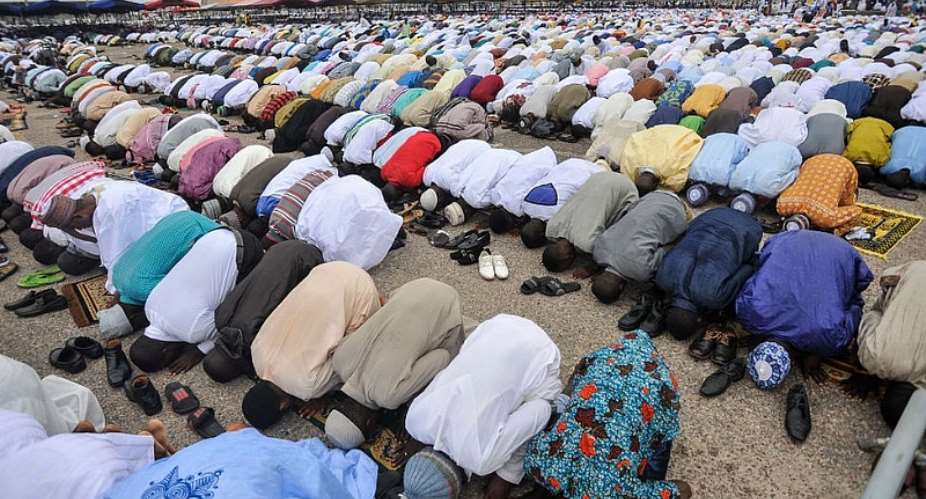 Muslims applaud President Mahama for declaring March 31 and April 1 as holidays