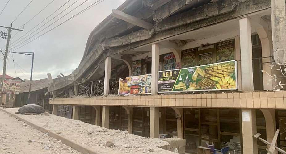 Asankragua: Storey Building Collapses Injures Several
