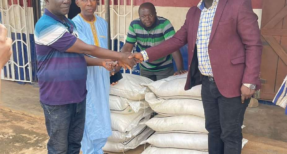 Ramadan: Eric Amofa donate bags of sugar to Muslims in Asante Akim South