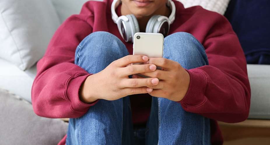 Pupils werenamp;39;t persistent in using a maths app to study the subject after school because were distracted by peers and social media apps. - Source: shutterstock