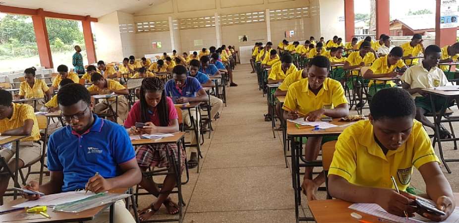 2023 WASSCE: WAEC allegedly force thousands of students to admit cheating, angry parents express frustration