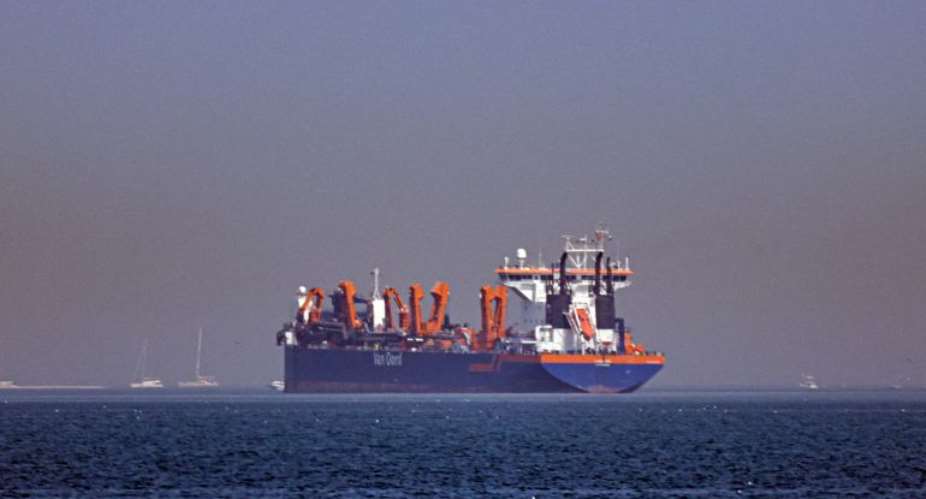 Strait of Hormuz: Over 200 Vessels Caught in a Crisis